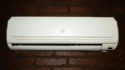 a white computer printer sitting on a brick wall at Nuevo Hotel Carmel in Villa Carlos Paz