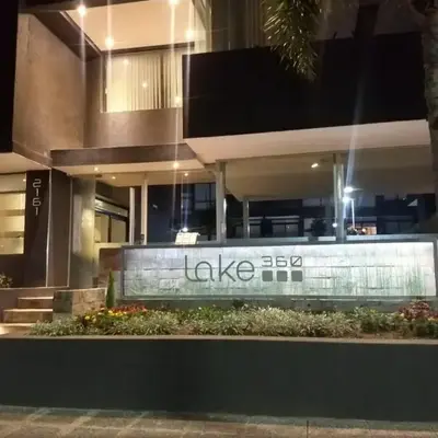 Zona residencial frente al lago!