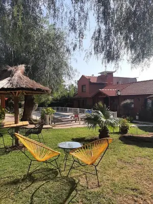a group of chairs and a table in a yard at La Cuyanita - Complejo de cabañas in Merlo