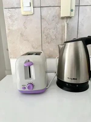 a toaster sitting on a counter next to a tea kettle at Departamento Triana in Cordoba