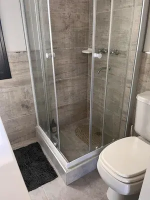 a bathroom with a shower and a toilet at Sierras VGB Centro in Villa General Belgrano