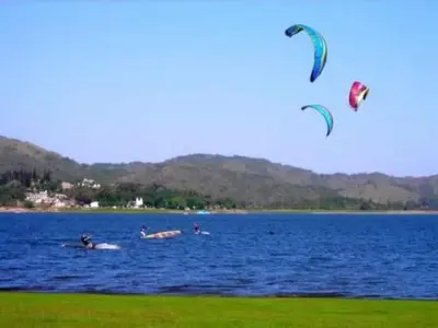 a group of people in the water flying kites at Duplex Independencia in Villa Carlos Paz