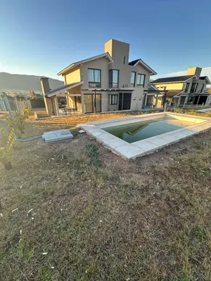 a house with a swimming pool in the yard at villa marina in Villa General Belgrano