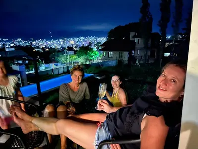 a group of women sitting around a table with wine glasses at Lago de montaña in Villa Carlos Paz