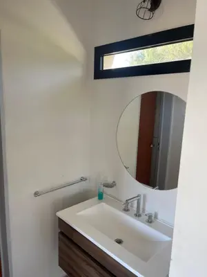 a bathroom with a sink and a mirror at Lago de montaña in Villa Carlos Paz