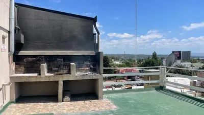a large grill on the side of a building at Departamento VILLA CARLOS PAZ 3P in Villa Carlos Paz