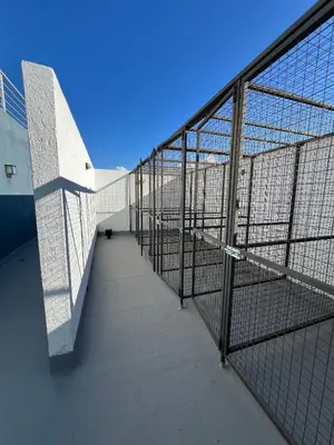 a metal fence on the side of a building at Edificio Stefano III - Departamento con cochera y amenities a pocas cuadras del centro in Villa Carlos Paz