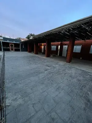 an empty parking lot in front of a building at Aparts Costalago in Villa Carlos Paz