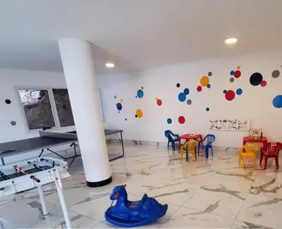 a room with colorful chairs and a wall with balls at Veneto Village Departamento in Villa Parque Siquiman