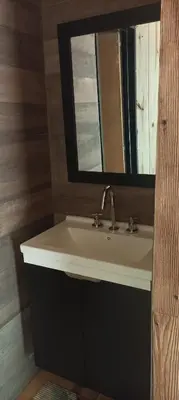 a bathroom with a sink and a mirror at Casita en el río, Mayu Sumaj in San Antonio de Arredondo