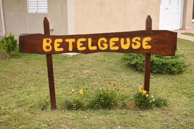a sign that says beehive in the grass at Complejo BETELGEUSE in La Estancia