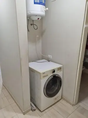 a washer and dryer in a corner of a room at Hermoso Departamento en Quines in Quines