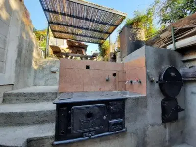 an old stove on the side of a building at El fogón de los amigos in Villa Carlos Paz