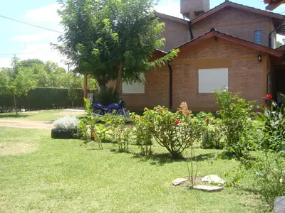 a garden in front of a house at Duplex de la Virgen in Mina Clavero