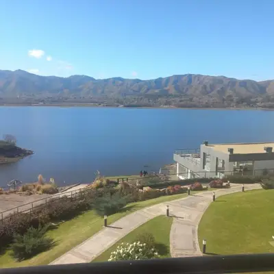 departamento complejo Veneto Village con vista al lago