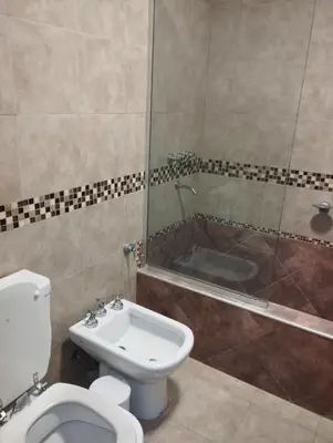 a bathroom with a toilet and a shower and a sink at Paraíso Serrano 6 in Villa Ciudad Parque
