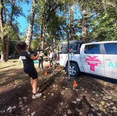 a woman is standing next to a van at Paraíso Serrano 17 in Villa Ciudad Parque