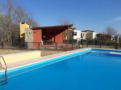an empty swimming pool in front of a building at Paraíso Serrano 17 in Villa Ciudad Parque