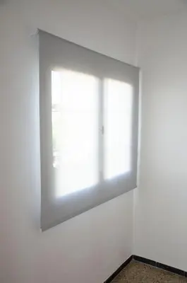 a window in a white wall in a room at Urquiza - Habitación para turistas in Cordoba