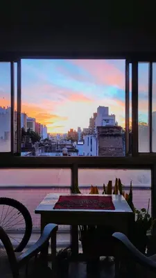 a table with a view of a city from a window at Habitación silenciosa Nº2 en Dpto Compartido in Cordoba