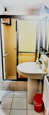 a bathroom with a shower and a tub and a sink at Habitación silenciosa Nº1 en Dpto Compartido in Cordoba