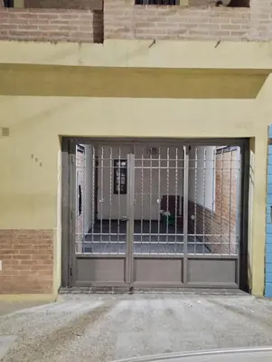 a dog in a cage in a building at Lo de Claudia in Alta Gracia