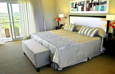a bedroom with a large bed and a large window at Howard Johnson Hotel Piedras Moras in Almafuerte