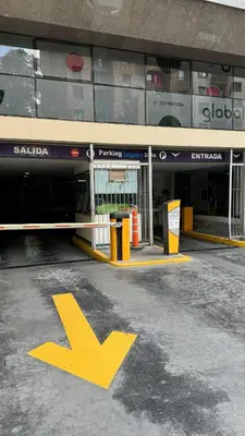 a building with a yellow x sign in front of it at Oak Home en Nva Cba in Cordoba