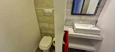 a small bathroom with a sink and a toilet at Vivisierras, Duplex de categoría centro Carlos Paz vista frente al lago, 3 dormitorios, 2 baños, acceso inteligente in Villa Carlos Paz