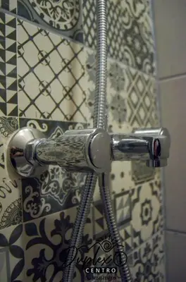 a shower valve in a bathroom with a shower curtain at Vivisierras, Duplex de categoría centro Carlos Paz vista frente al lago, 3 dormitorios, 2 baños, acceso inteligente in Villa Carlos Paz