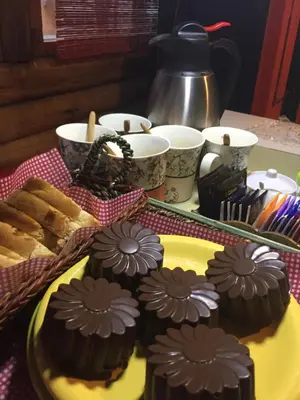 a plate of chocolate cupcakes and bread on a table at Cabañas La Ruka in Los Reartes