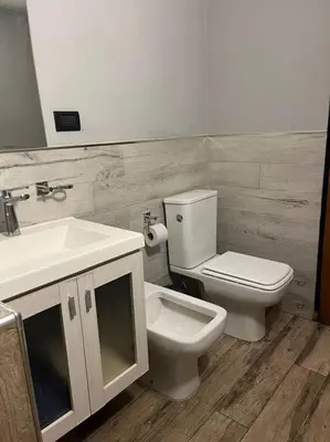 a bathroom with a toilet and a sink at Departamento en el centro in Cordoba