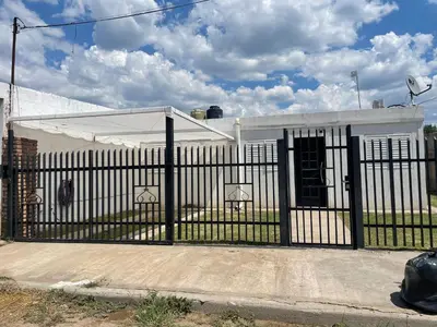 a gate in front of a white building at Casa en San Francisco del monte de oro in San Francisco del Monte de Oro