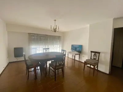 a dining room with a table and chairs at Julia Apparts - DEPARTAMENTO EN EL CENTRO DE LA CIUDAD in Cordoba