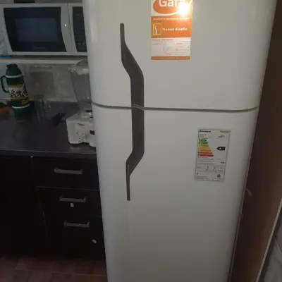 a white refrigerator in a kitchen next to a microwave at Hospedaje Champaqui in Santa Rosa de Calamuchita
