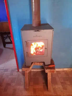 a stove with a fire inside of it at Casita en Los Hornillos in Los Hornillos