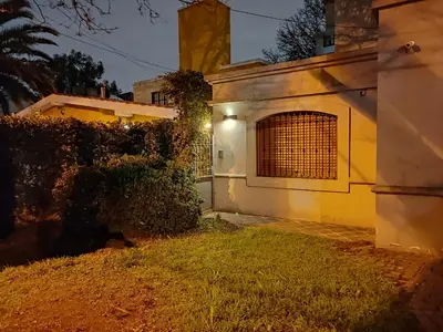an exterior view of a house at night at Abudé - Zona Norte, a cuadras de Sanatorio Allende Cerro, Hospital Privado y Estadio Kempes in Cordoba