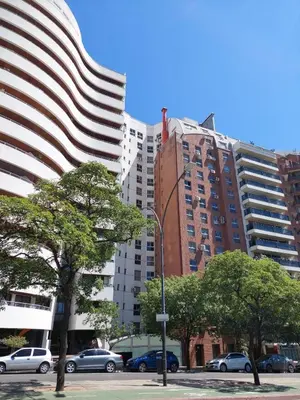 a city with cars parked in front of tall buildings at Dúplex de Diseño en Nueva Córdoba in Cordoba