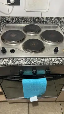 a stove top with a blue sponge on top of it at Departamento PREMIUM Córdoba in Cordoba