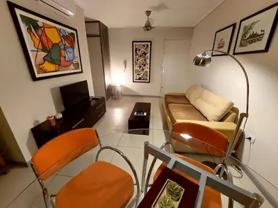 a living room with a couch and a tv at Departamento zona Tribunales in Cordoba