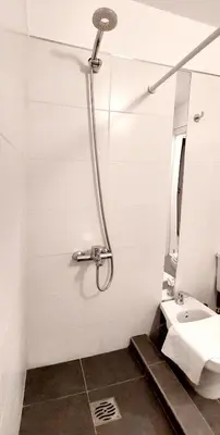 a bathroom with a shower and a sink at Departamento zona Tribunales in Cordoba