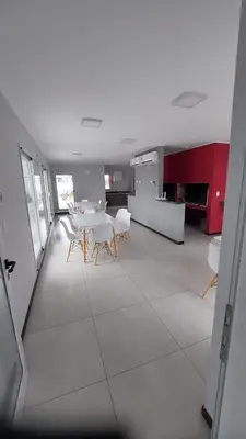 a dining room and kitchen with a table and chairs at Descanso Berenice in Villa Carlos Paz