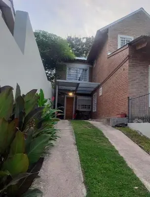 a brick house with a driveway leading to a door at Dúplex 250ms Peatonal in Villa Carlos Paz