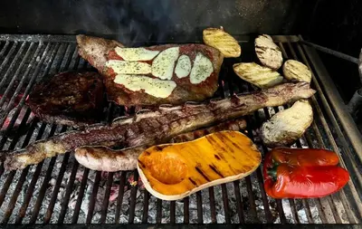 a bunch of different types of food on a grill at ApartQ, depto entero, Villa Belgrano, Córdoba capital in Cordoba