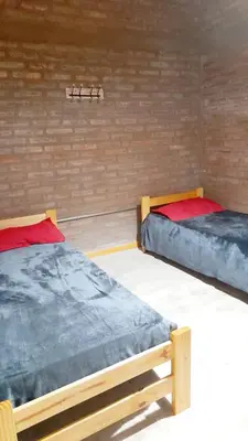 two beds sitting next to each other in a room at Siu Kiu - Casa de Montaña in El Parador
