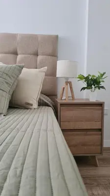 a bedroom with a bed and a nightstand with a lamp at Sundara Tan perfecto que no vas a querer irte in Villa Carlos Paz