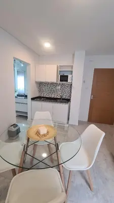 a kitchen with two chairs and a table in a room at Sundara Tan perfecto que no vas a querer irte in Villa Carlos Paz