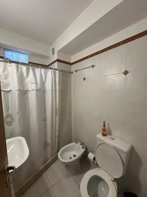 a bathroom with a toilet and a sink at Departamento Nueva Córdoba 7 A INVERHOME INMOBILIARIA in Cordoba