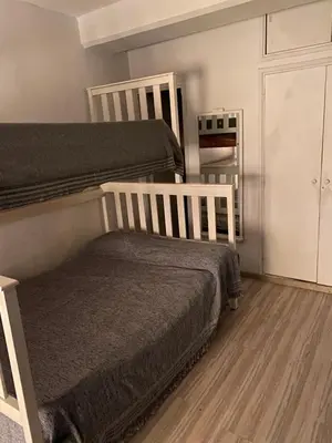 a bedroom with two bunk beds and a closet at Departamento en plena peatonal de Carlos Paz in Villa Carlos Paz