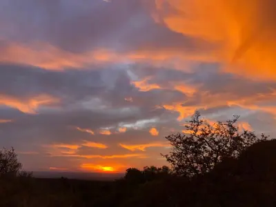 a cloudy sky with a sunset in the background at Púrpura Atardecer Hermosa casa de montaña in San Javier
